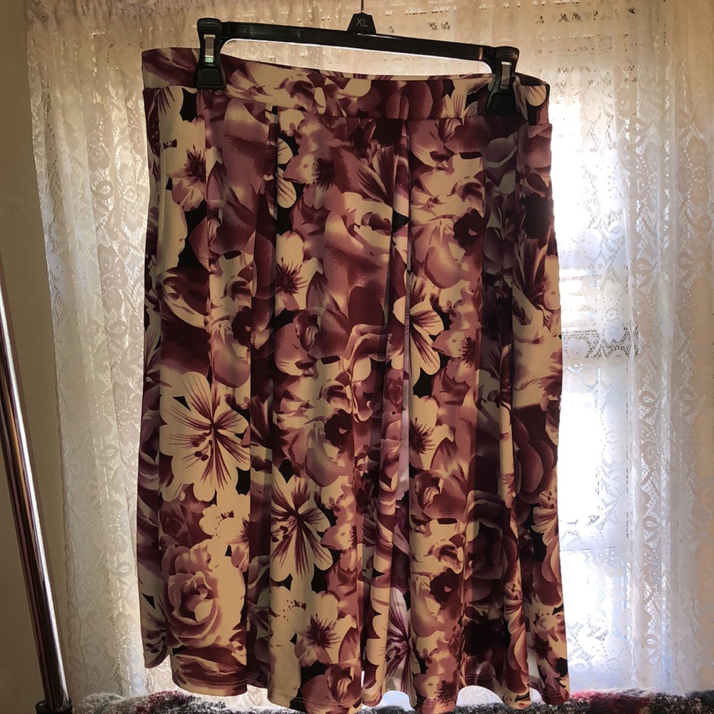 Lularoe XL purple white skirt,pleated